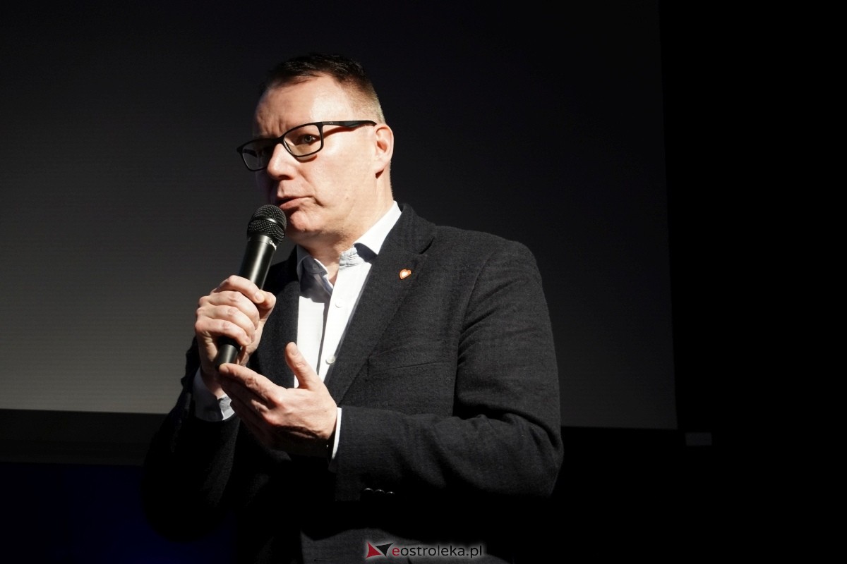 Finał kampanii wyborczej. Do Ostrołęki zawitała dziś marszałek senatu - Małgorzata Kidawa Błońska [05.04.2024] - zdjęcie #13 - eOstroleka.pl