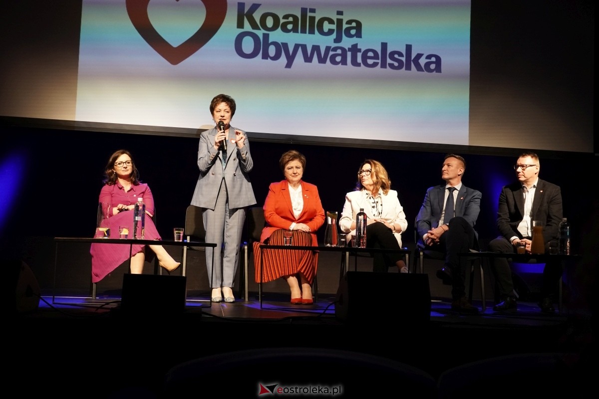 Finał kampanii wyborczej. Do Ostrołęki zawitała dziś marszałek senatu - Małgorzata Kidawa Błońska [05.04.2024] - zdjęcie #64 - eOstroleka.pl
