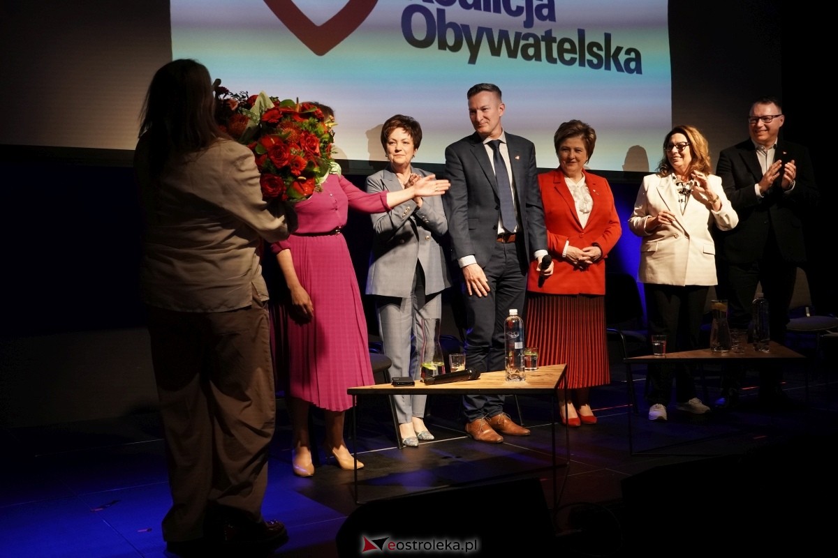Finał kampanii wyborczej. Do Ostrołęki zawitała dziś marszałek senatu - Małgorzata Kidawa Błońska [05.04.2024] - zdjęcie #5 - eOstroleka.pl