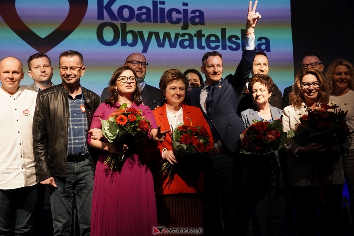 Finał kampanii wyborczej. Do Ostrołęki zawitała dziś marszałek senatu - Małgorzata Kidawa Błońska [05.04.2024] - zdjęcie #2 - eOstroleka.pl