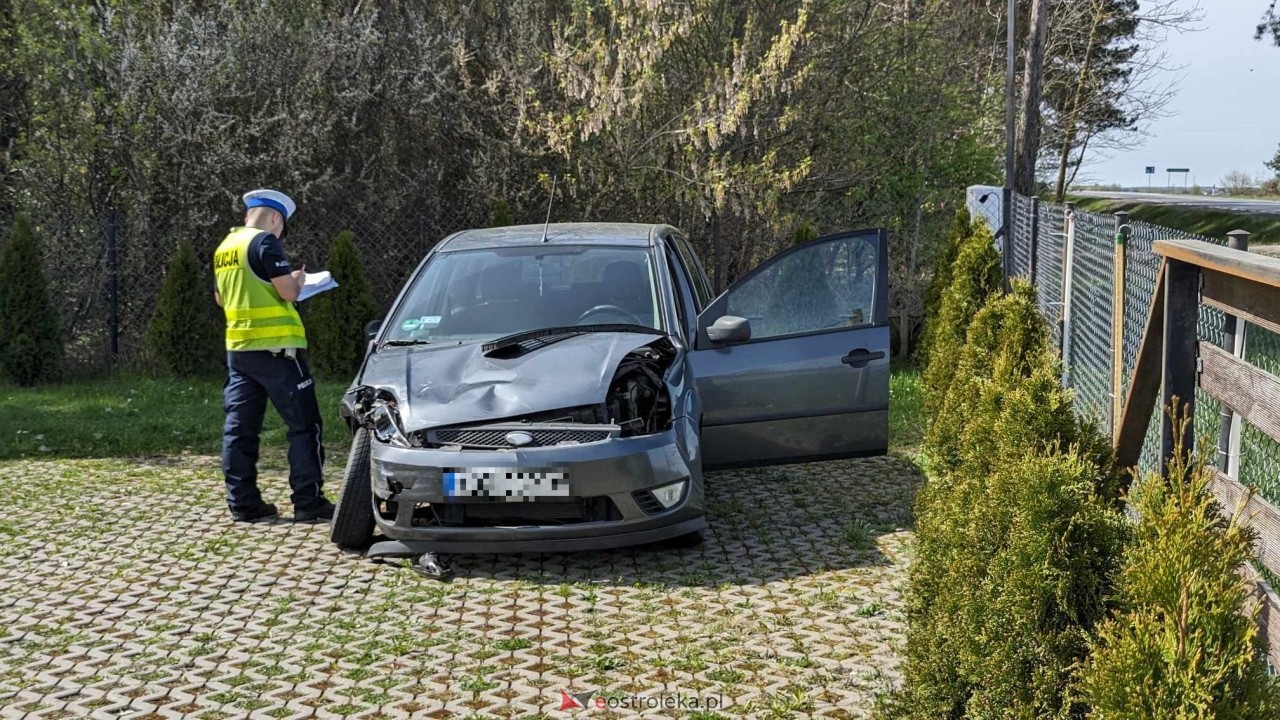 Wypadek we wsi Czernie [07.04.2024] - zdjęcie #3 - eOstroleka.pl