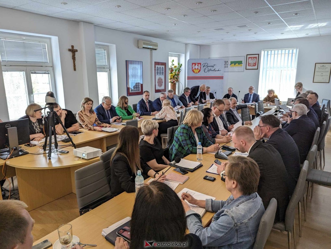Sesja rady powiatu ostrołęckiego [09.04.2024] - zdjęcie #11 - eOstroleka.pl