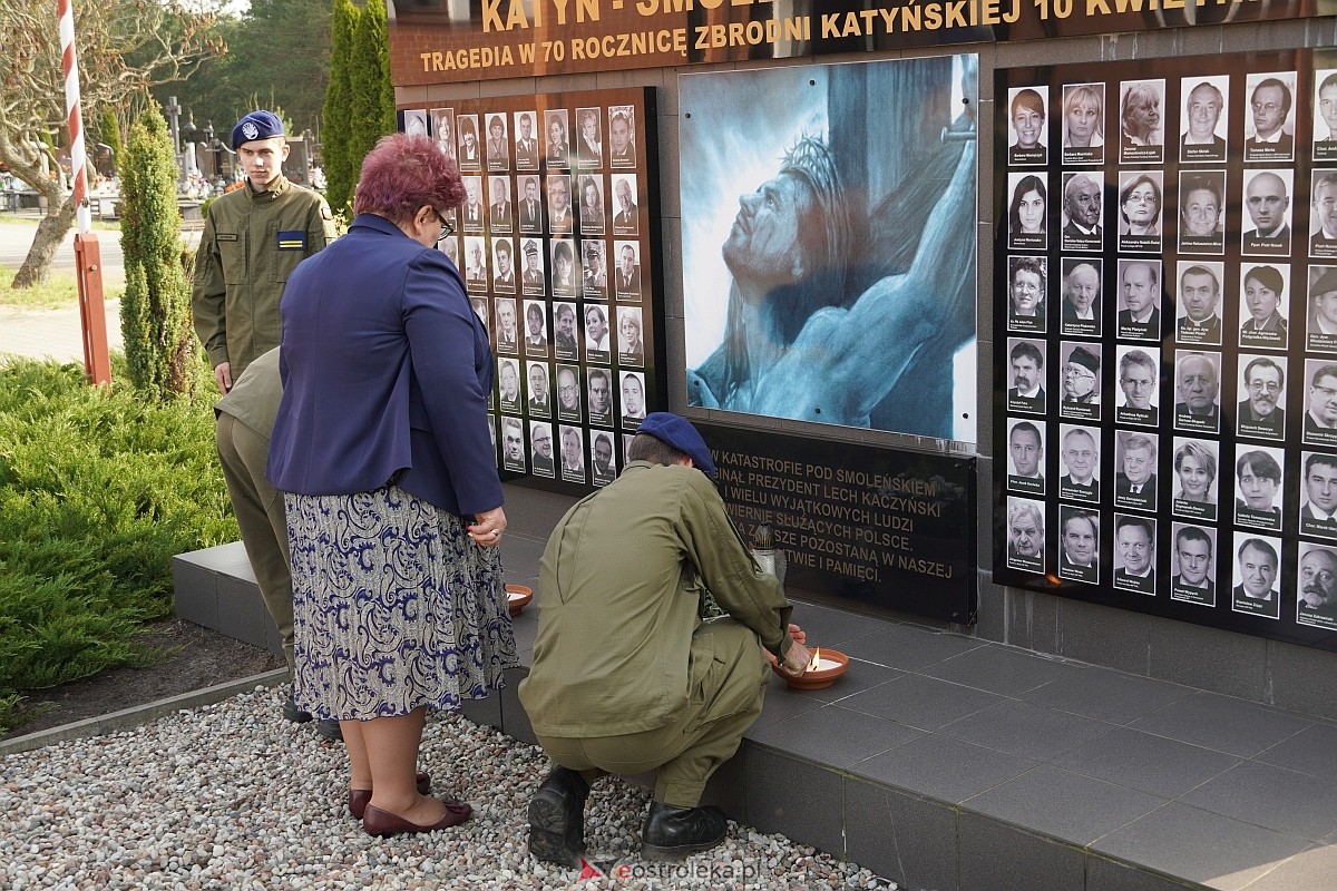 14. rocznica katastrofy smoleńskie. Skromne uroczystości w Ostrołęce [10.04.2024] - zdjęcie #9 - eOstroleka.pl
