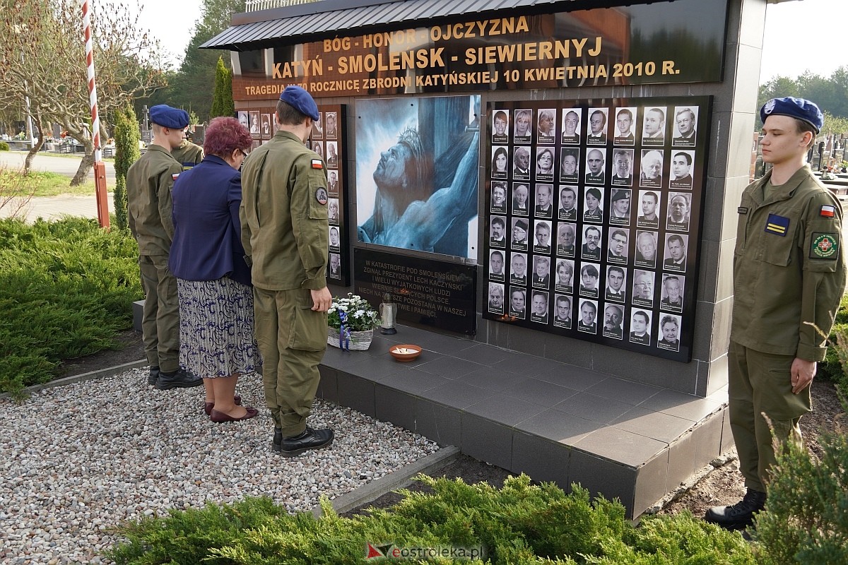 14. rocznica katastrofy smoleńskie. Skromne uroczystości w Ostrołęce [10.04.2024] - zdjęcie #7 - eOstroleka.pl