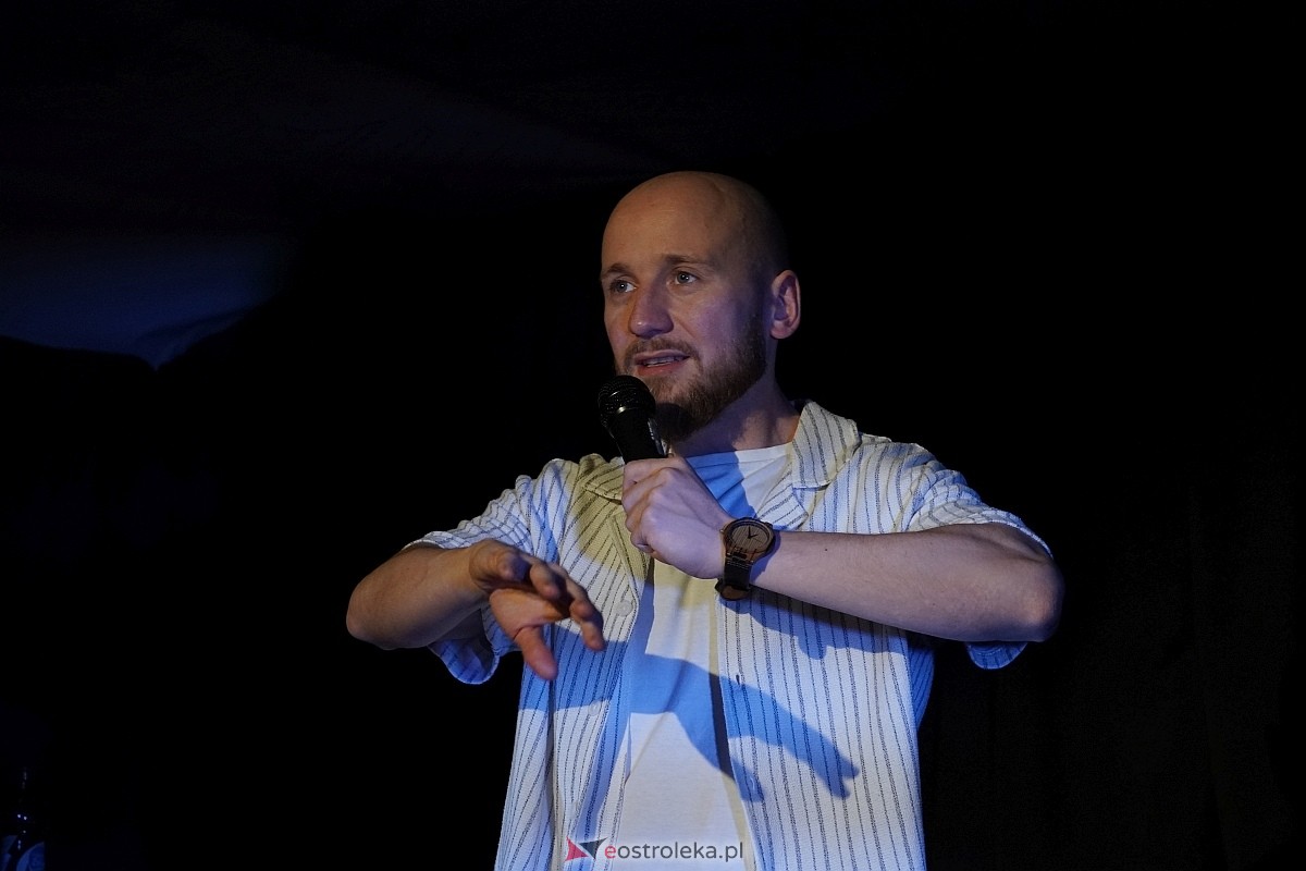 Ostrołęka bawi się do łez! Skóra i Baraniecki podbili Łubudu [08.04.2024] - zdjęcie #15 - eOstroleka.pl