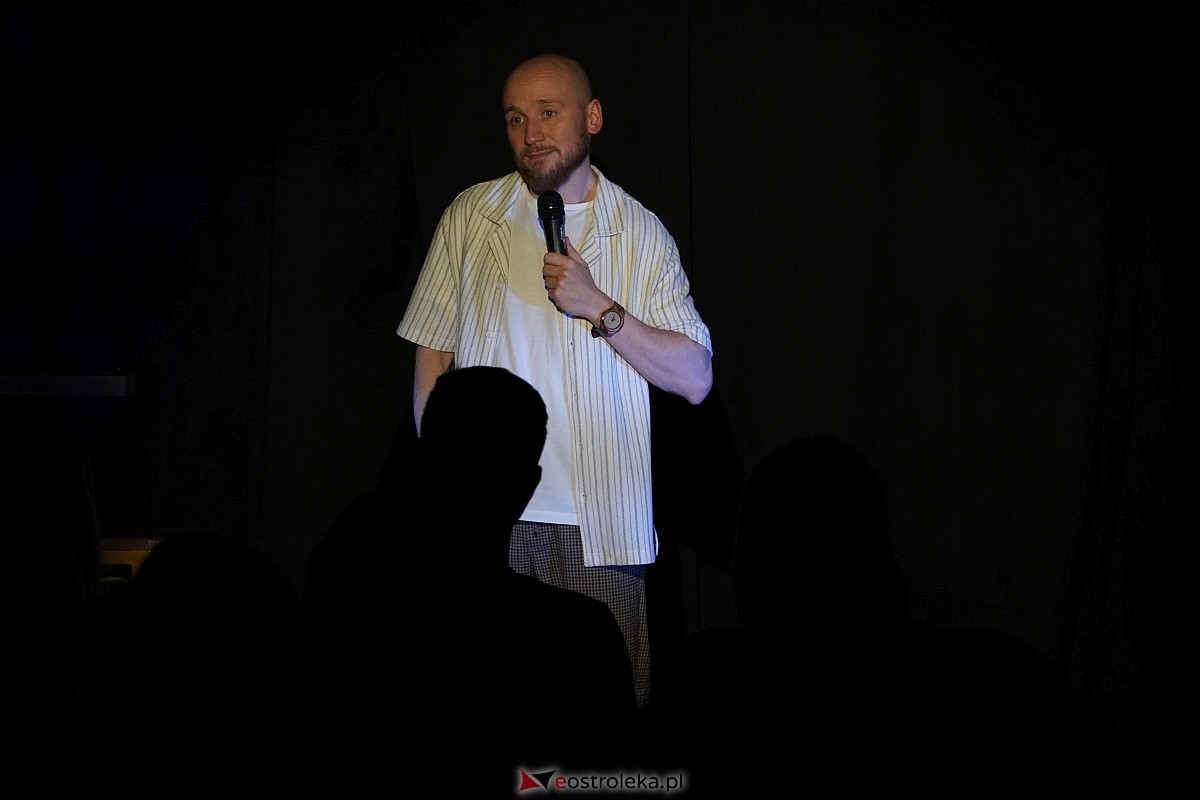 Ostrołęka bawi się do łez! Skóra i Baraniecki podbili Łubudu [08.04.2024] - zdjęcie #13 - eOstroleka.pl