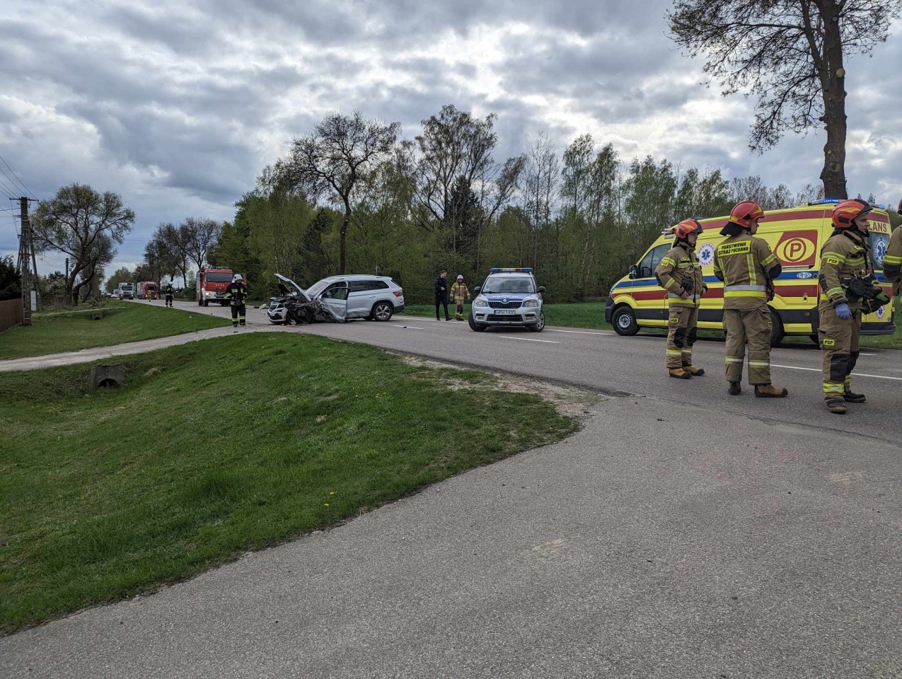 Wypadek w Żabinie [12.04.2024] - zdjęcie #16 - eOstroleka.pl
