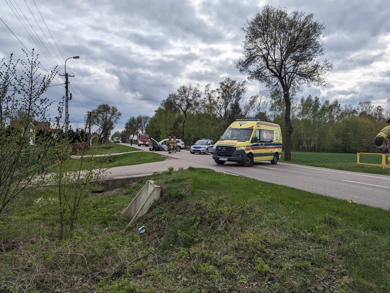 Wypadek w Żabinie [12.04.2024] - zdjęcie #19 - eOstroleka.pl