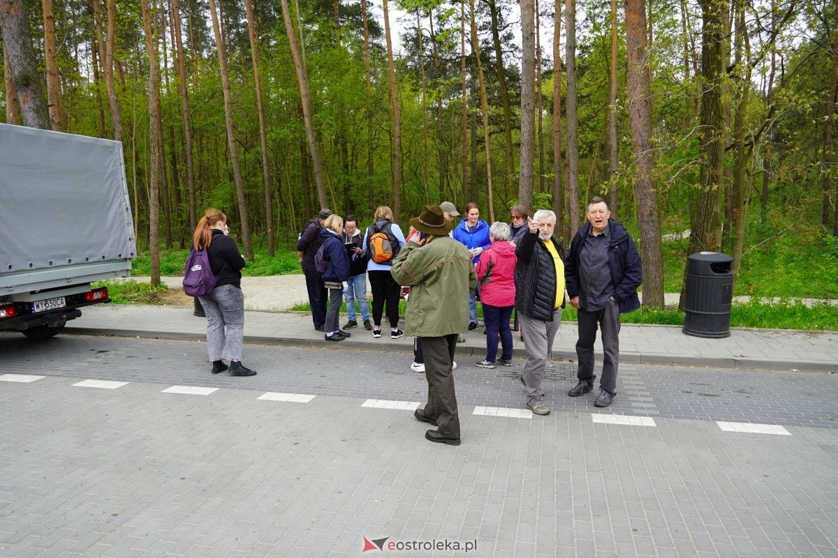 Akcja sprzątania lasu przy ulicy Warszawskiej [13.04.2024] - zdjęcie #1 - eOstroleka.pl