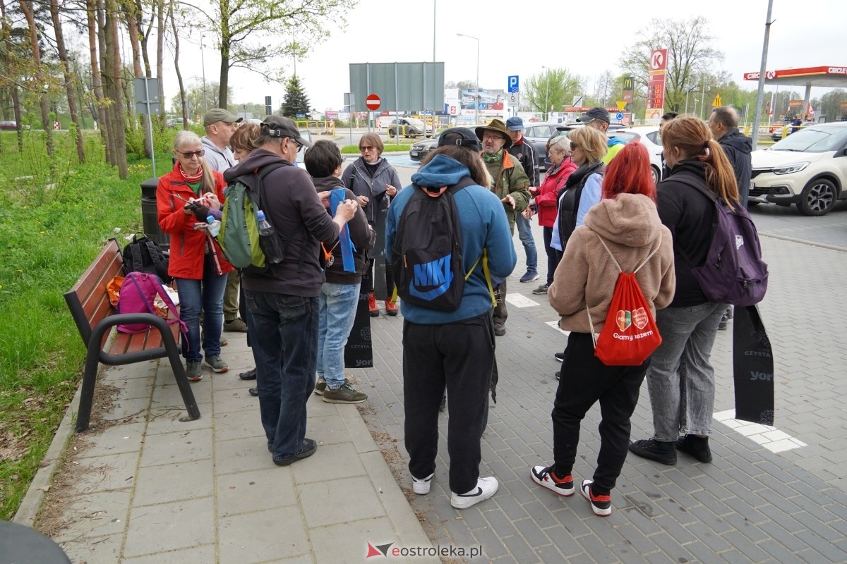 Akcja sprzątania lasu przy ulicy Warszawskiej [13.04.2024] - zdjęcie #13 - eOstroleka.pl