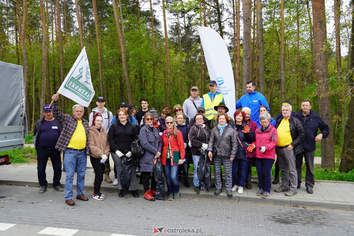 Akcja sprzątania lasu przy ulicy Warszawskiej [13.04.2024] - zdjęcie #39 - eOstroleka.pl