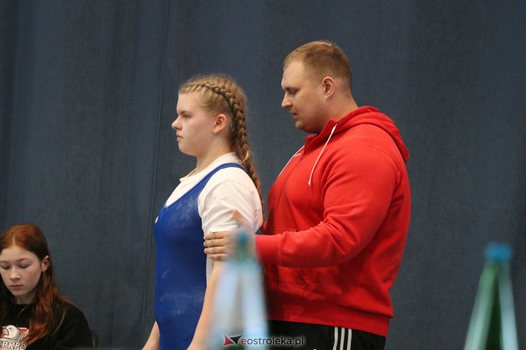 Mistrzostwa Ostrołęki U15 w podnoszeniu ciężarów [13.04.2024] - zdjęcie #6 - eOstroleka.pl
