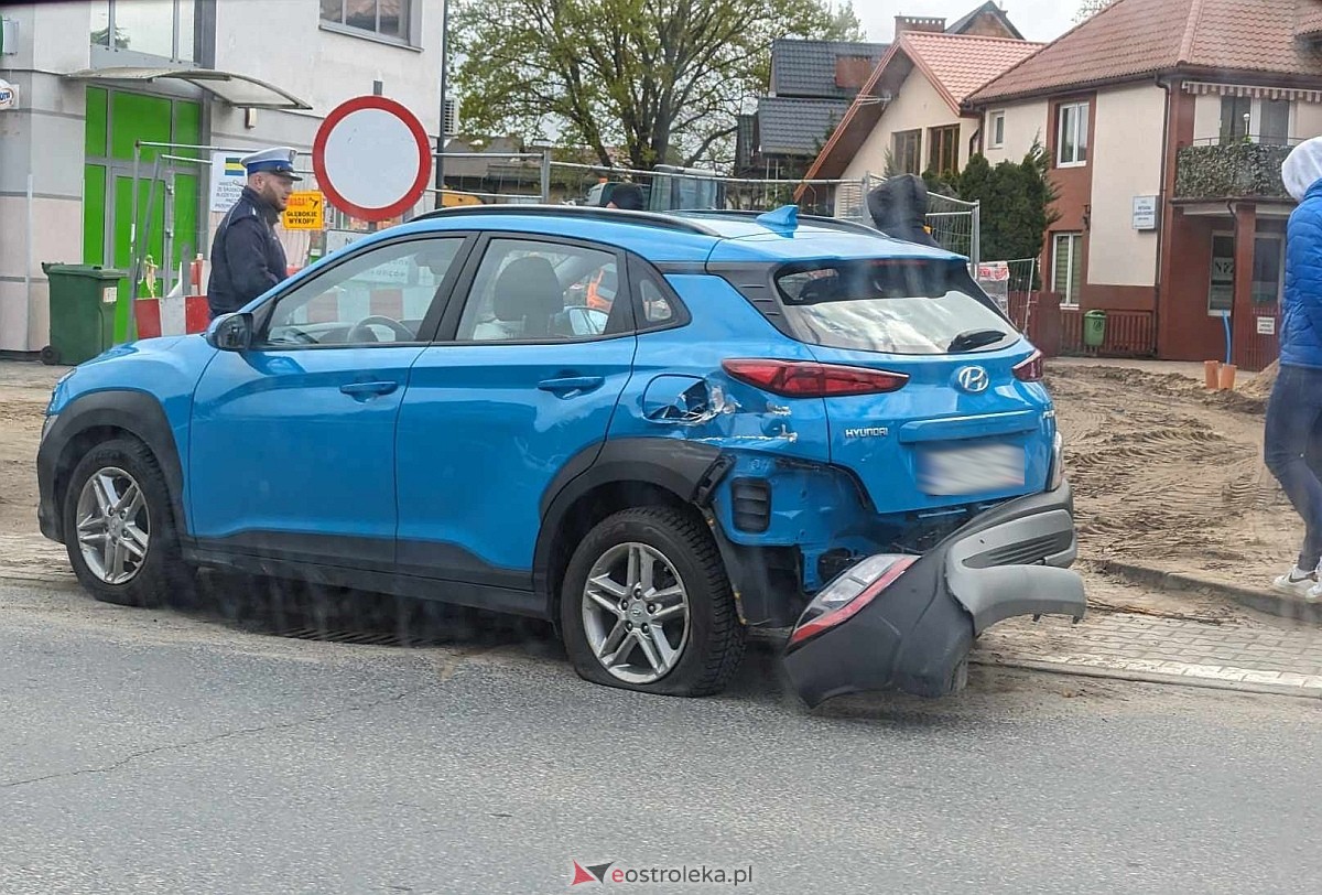 Kolizja na ulicy Hallera w Ostrołęce! Policja wyjaśnia przyczyny zdarzenia [18.04.2024] - zdjęcie #1 - eOstroleka.pl