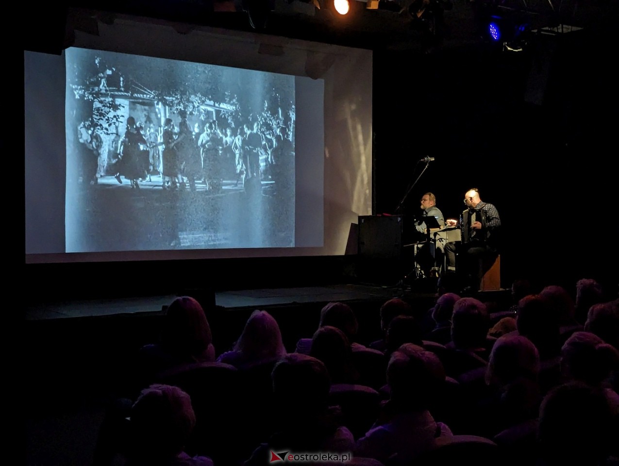 Orkiestra Ludwika Sarskiego z filmami Romana Polańskiego oczarowała publiczność w Multimedialnym Centrum Natura [20.04.2024] - zdjęcie #3 - eOstroleka.pl