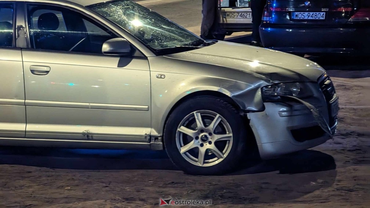 Zderzenie aut w centrum Ostrołęki! Audi i Volvo rozbite, utrudnienia w ruchu! [20.04.2024] - zdjęcie #2 - eOstroleka.pl