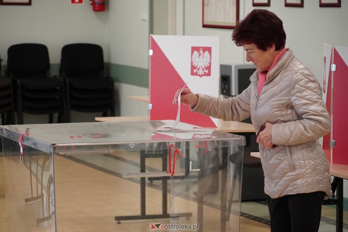 Wybory samorządowe 2024 w Ostrołęce - II tura [21.04.2024] - zdjęcie #7 - eOstroleka.pl