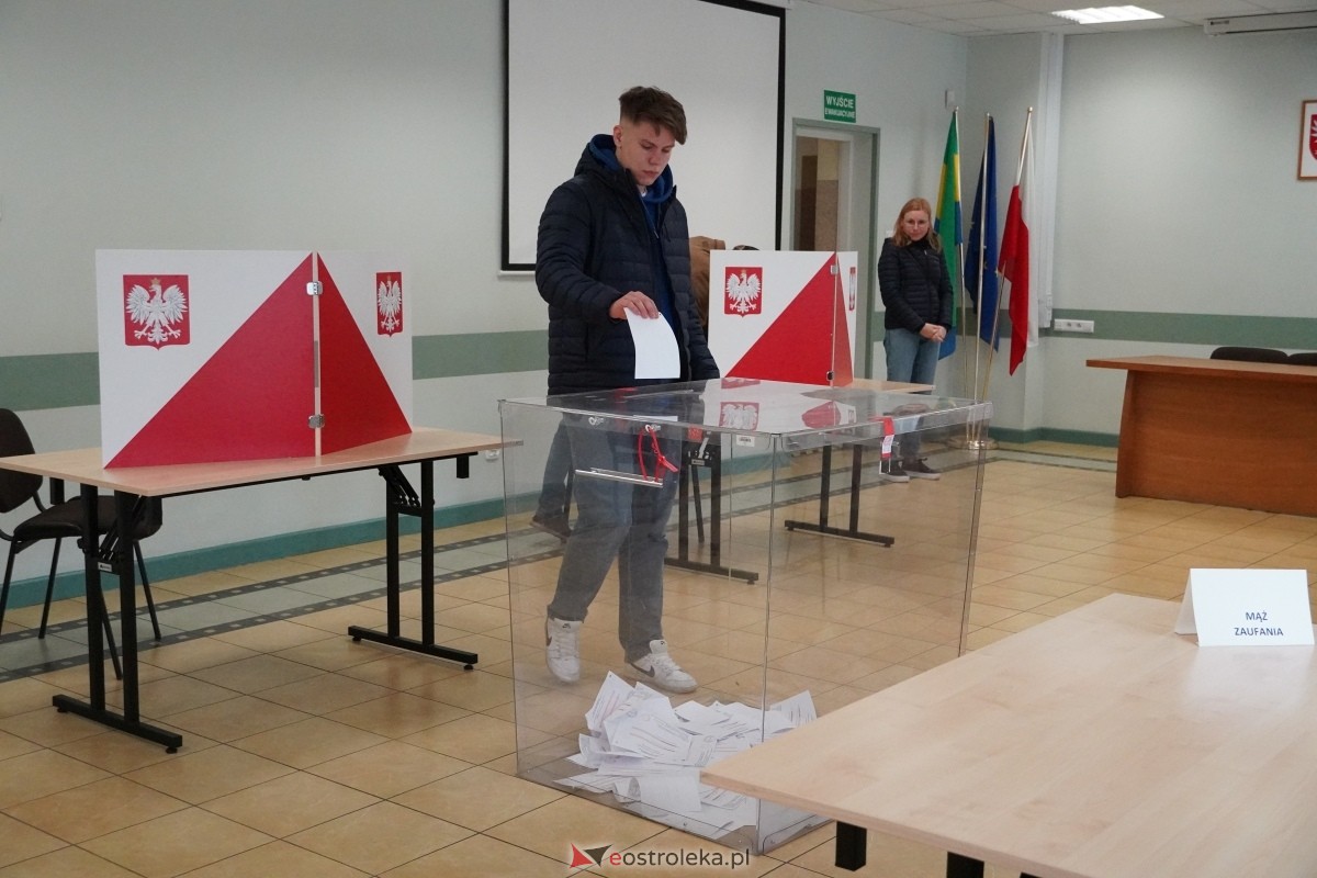 Wybory samorządowe 2024 w Ostrołęce - II tura [21.04.2024] - zdjęcie #13 - eOstroleka.pl