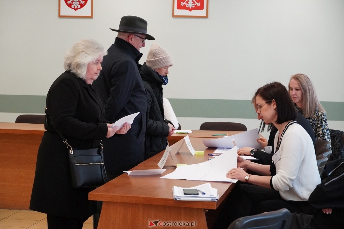 Wybory samorządowe 2024 w Ostrołęce - II tura [21.04.2024] - zdjęcie #2 - eOstroleka.pl