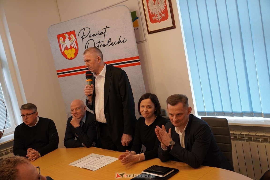 Ekspresowe tempo budowy mostu na rzece Narew w Teodorowie. Konferencja w Starostwie Powiatowym [22.04.2024] - zdjęcie #33 - eOstroleka.pl