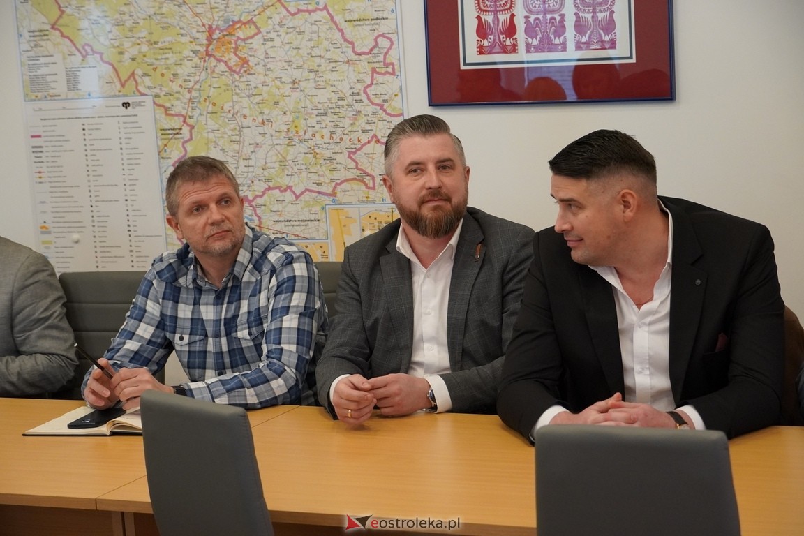 Ekspresowe tempo budowy mostu na rzece Narew w Teodorowie. Konferencja w Starostwie Powiatowym [22.04.2024] - zdjęcie #31 - eOstroleka.pl