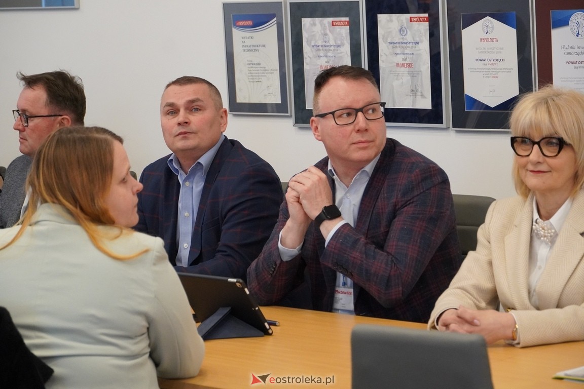 Ekspresowe tempo budowy mostu na rzece Narew w Teodorowie. Konferencja w Starostwie Powiatowym [22.04.2024] - zdjęcie #25 - eOstroleka.pl