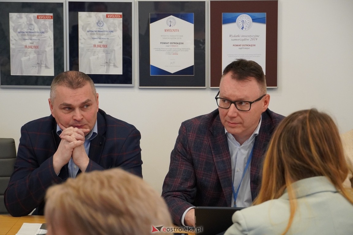 Ekspresowe tempo budowy mostu na rzece Narew w Teodorowie. Konferencja w Starostwie Powiatowym [22.04.2024] - zdjęcie #24 - eOstroleka.pl