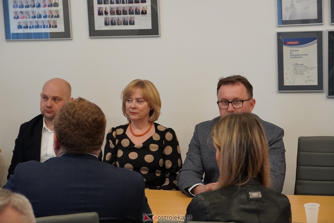Ekspresowe tempo budowy mostu na rzece Narew w Teodorowie. Konferencja w Starostwie Powiatowym [22.04.2024] - zdjęcie #16 - eOstroleka.pl