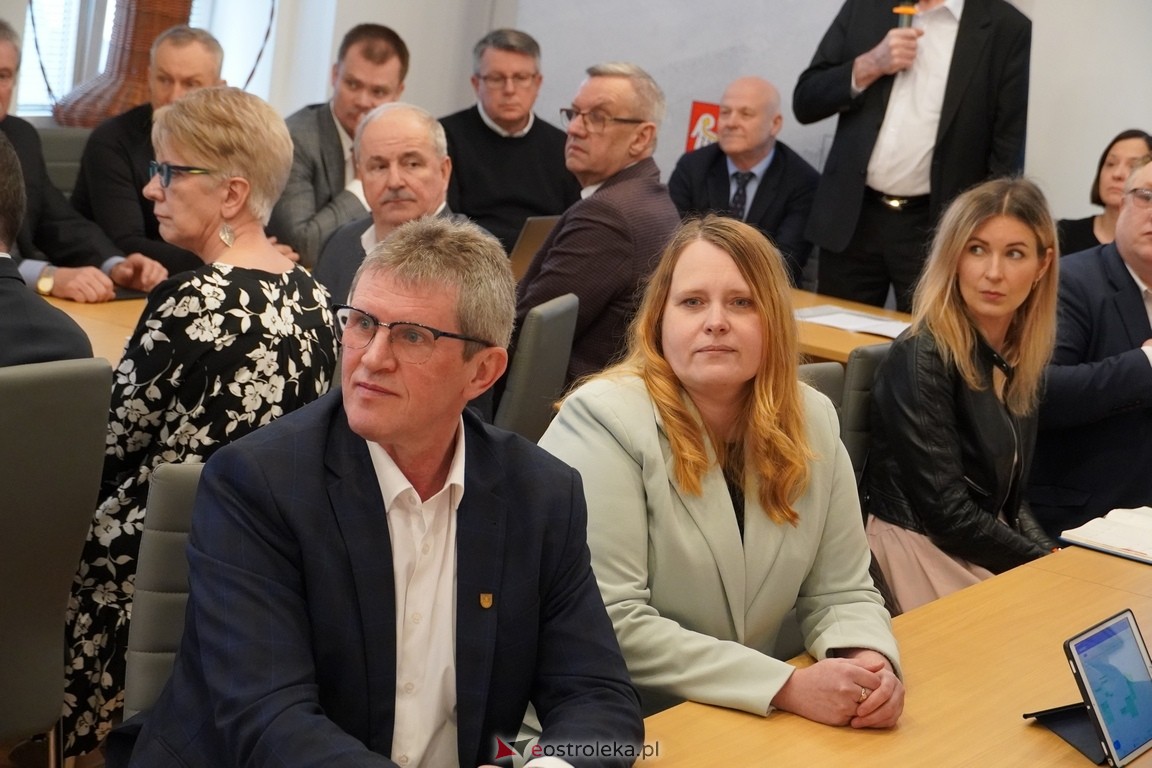 Ekspresowe tempo budowy mostu na rzece Narew w Teodorowie. Konferencja w Starostwie Powiatowym [22.04.2024] - zdjęcie #13 - eOstroleka.pl