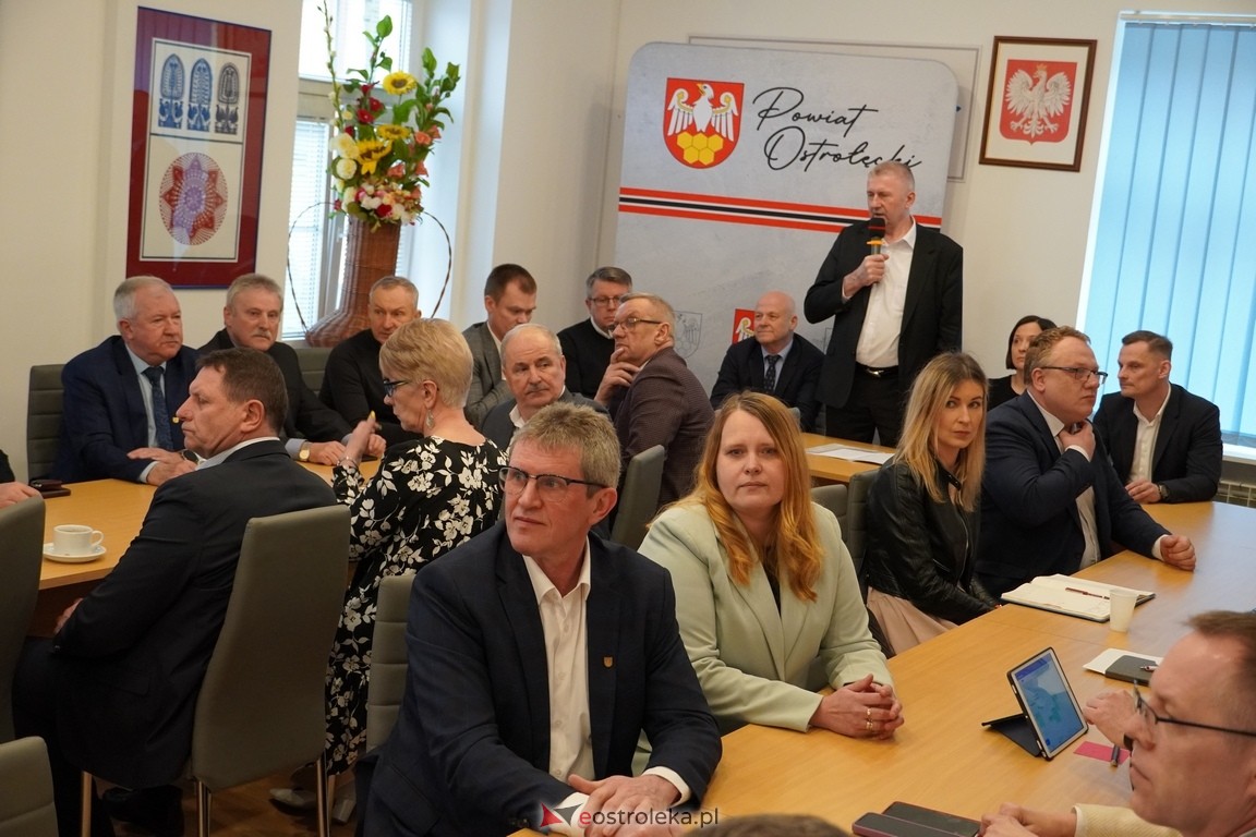Ekspresowe tempo budowy mostu na rzece Narew w Teodorowie. Konferencja w Starostwie Powiatowym [22.04.2024] - zdjęcie #12 - eOstroleka.pl