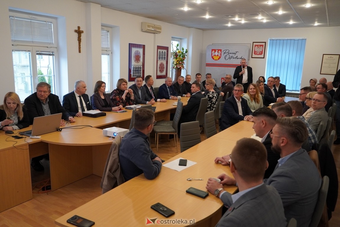 Ekspresowe tempo budowy mostu na rzece Narew w Teodorowie. Konferencja w Starostwie Powiatowym [22.04.2024] - zdjęcie #11 - eOstroleka.pl