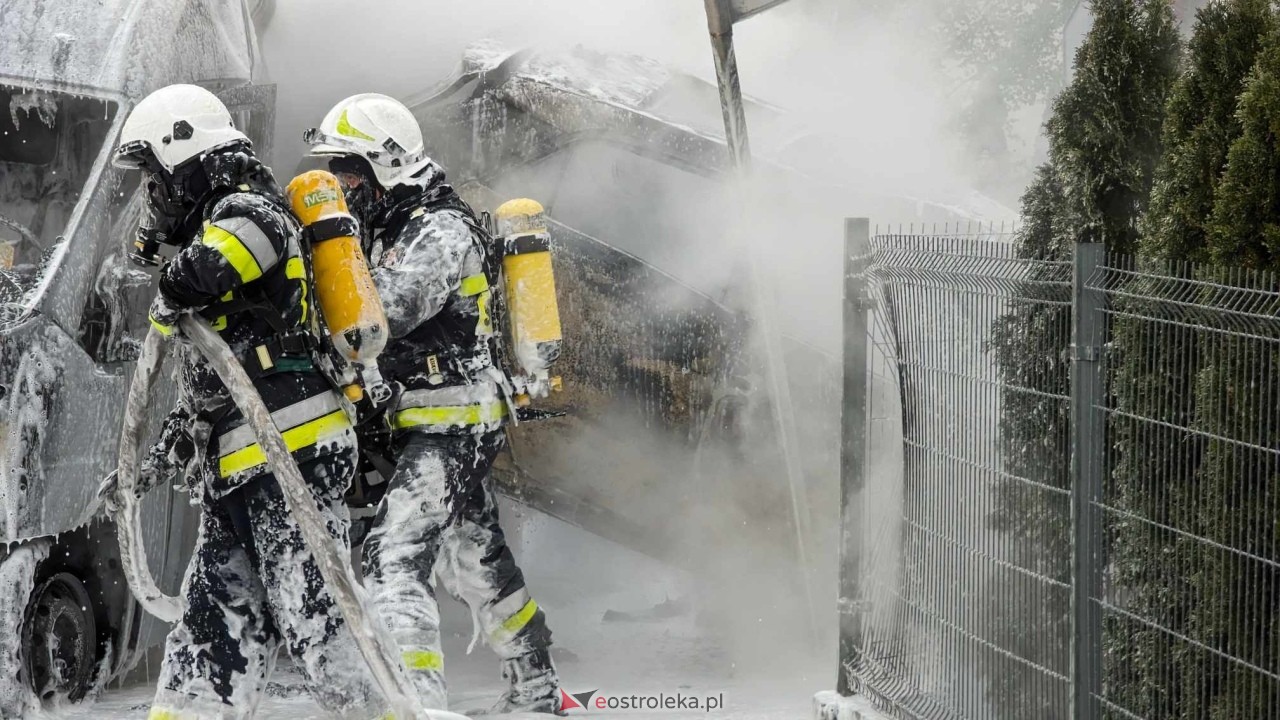 Wypadek na Dzikiej Róży w Czarnowcu [23.04.2024] - zdjęcie #2 - eOstroleka.pl