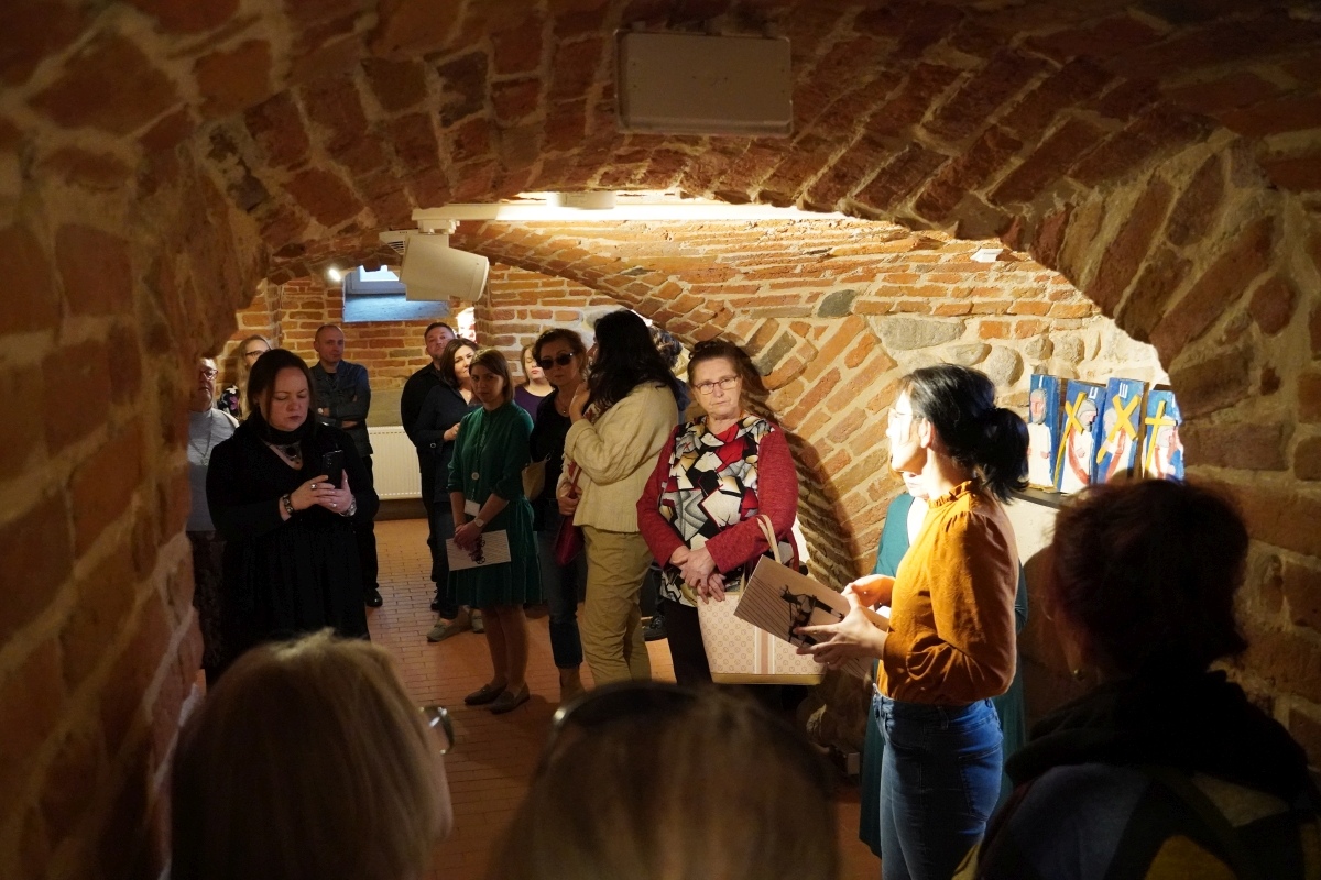 Jan Chodara - rzeźby w stylu - wystawa w Muzeum Kultury Kurpiowskiej w Ostrołęce [24.04.2024] - zdjęcie #29 - eOstroleka.pl
