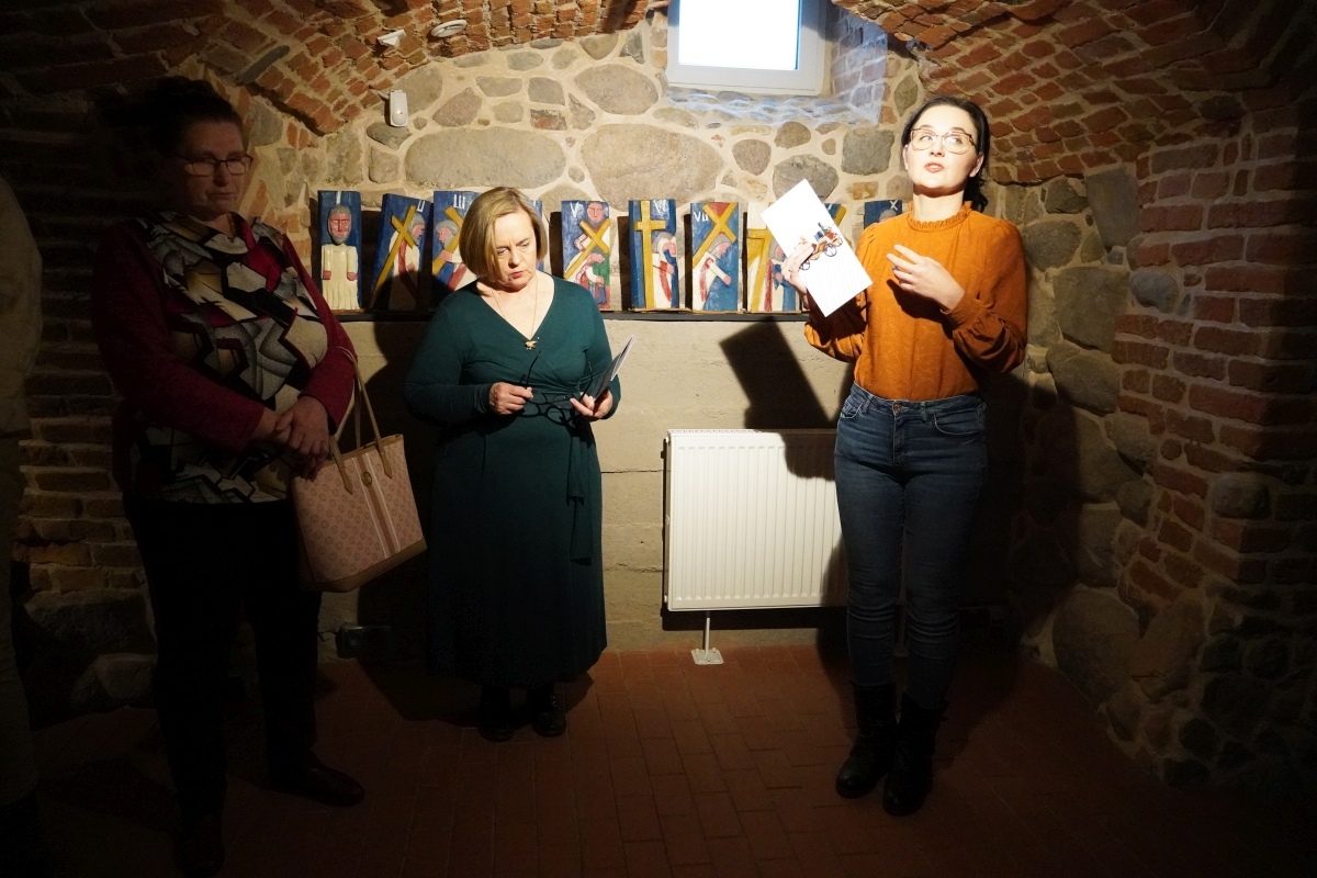Jan Chodara - rzeźby w stylu - wystawa w Muzeum Kultury Kurpiowskiej w Ostrołęce [24.04.2024] - zdjęcie #27 - eOstroleka.pl