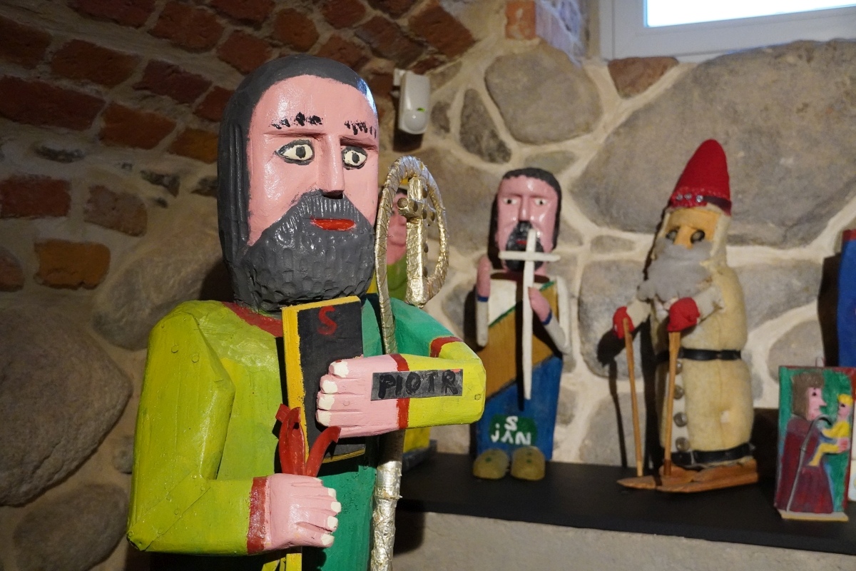 Jan Chodara - rzeźby w stylu - wystawa w Muzeum Kultury Kurpiowskiej w Ostrołęce [24.04.2024] - zdjęcie #21 - eOstroleka.pl
