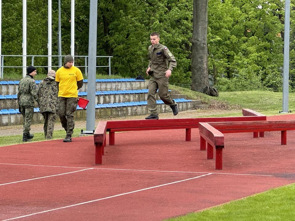 Uczniowie ZSZ 2 w Ostrołęki najlepsi w Spartakiadzie Sportowo-Obronnej Klas Wojskowych - zdjęcie #10 - eOstroleka.pl