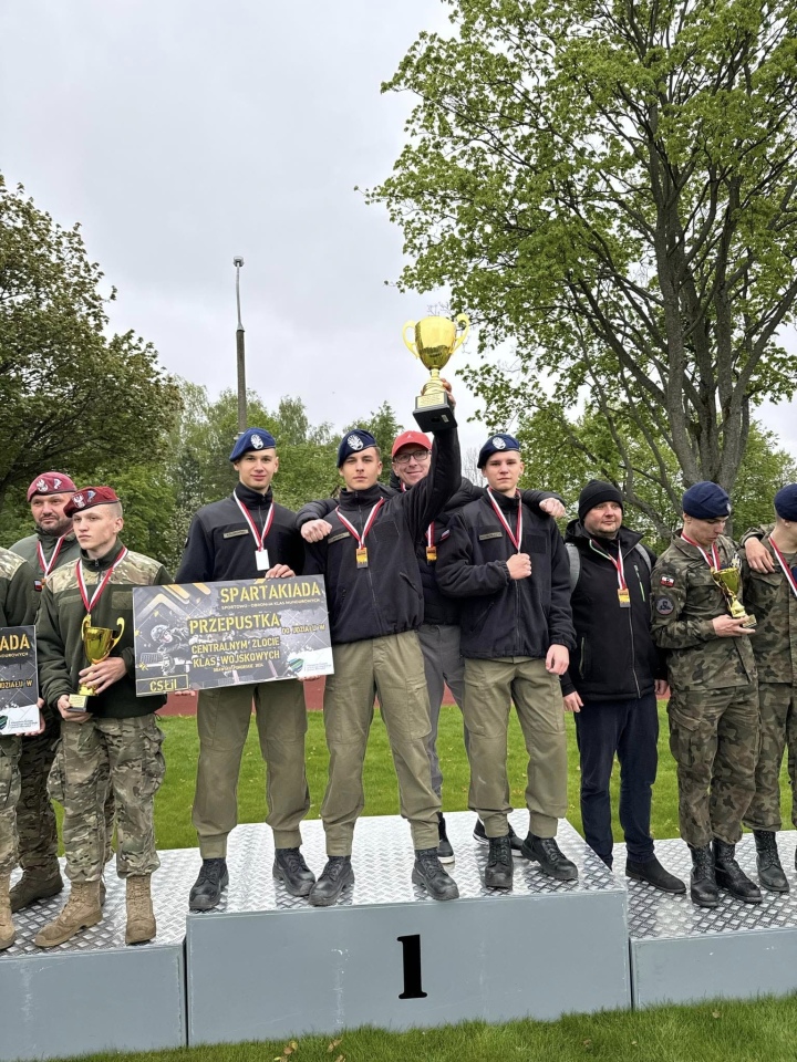 Uczniowie ZSZ 2 w Ostrołęki najlepsi w Spartakiadzie Sportowo-Obronnej Klas Wojskowych - zdjęcie #5 - eOstroleka.pl