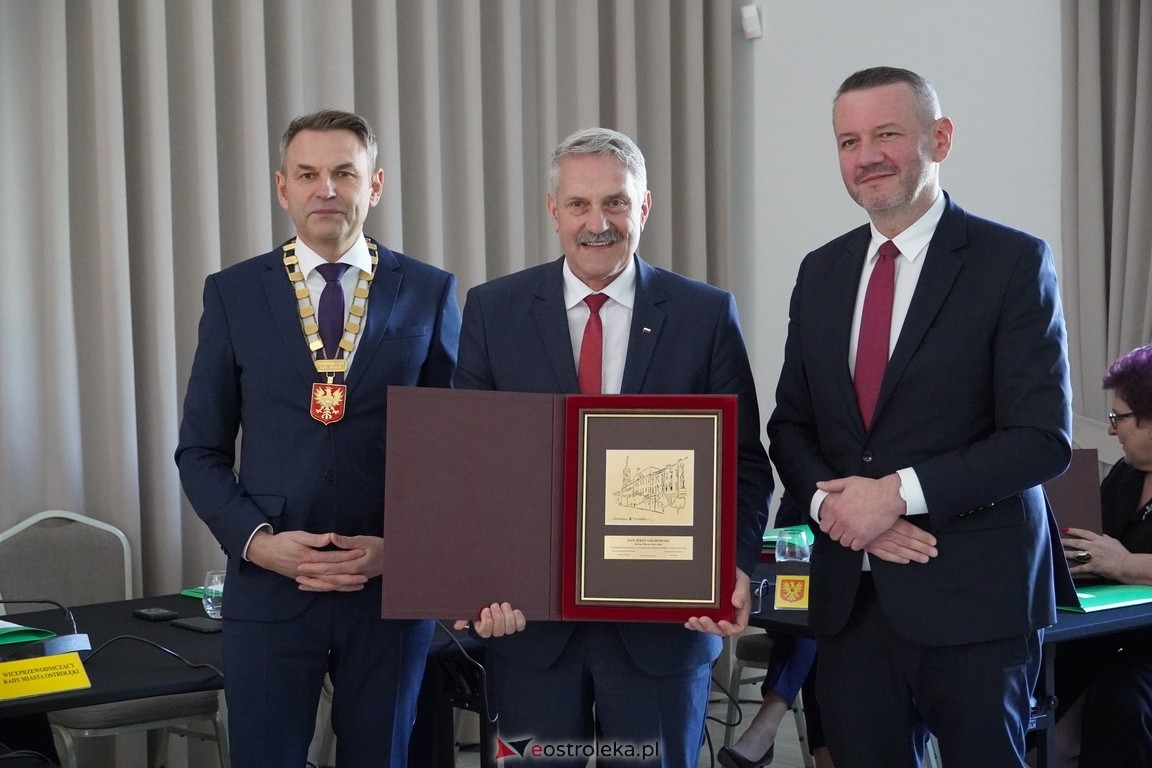 Ostatnia sesja rady miasta za nami. Zarzycki o prezydencie Kuliku: Zapisał się pan złotymi zgłoskami [25.04.2024]  - zdjęcie #20 - eOstroleka.pl