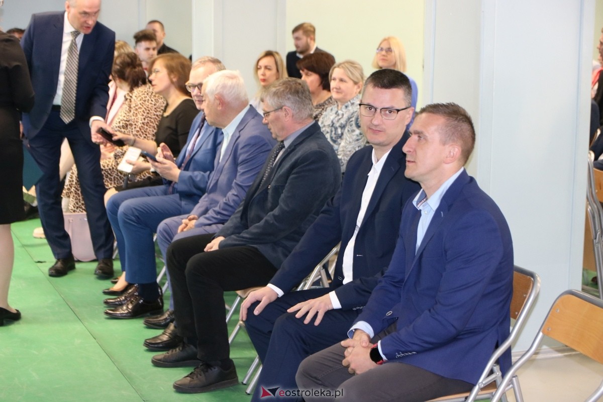 Zakończenie roku maturzystów w ZSZ Nr 1 w Ostrołęce [26.04.2024] - zdjęcie #68 - eOstroleka.pl