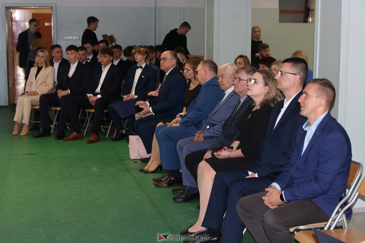 Zakończenie roku maturzystów w ZSZ Nr 1 w Ostrołęce [26.04.2024] - zdjęcie #8 - eOstroleka.pl