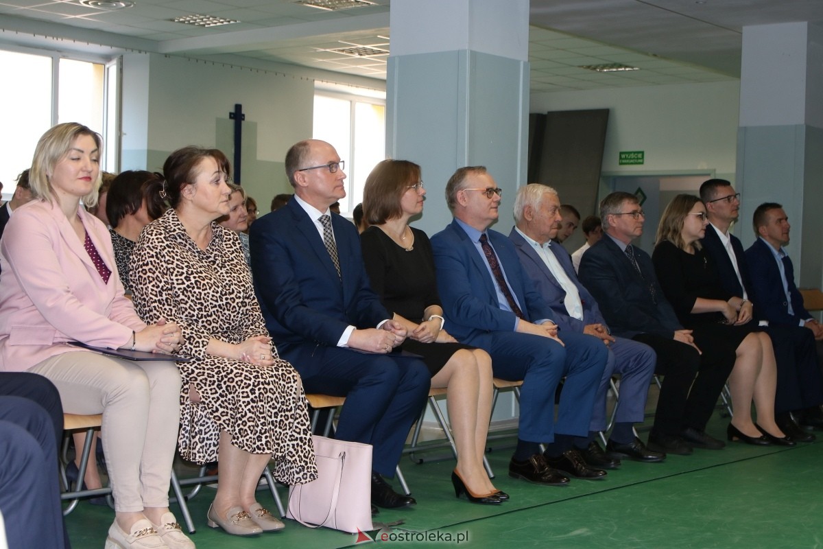 Zakończenie roku maturzystów w ZSZ Nr 1 w Ostrołęce [26.04.2024] - zdjęcie #54 - eOstroleka.pl