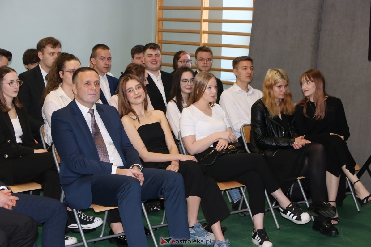 Zakończenie roku maturzystów w ZSZ Nr 1 w Ostrołęce [26.04.2024] - zdjęcie #39 - eOstroleka.pl