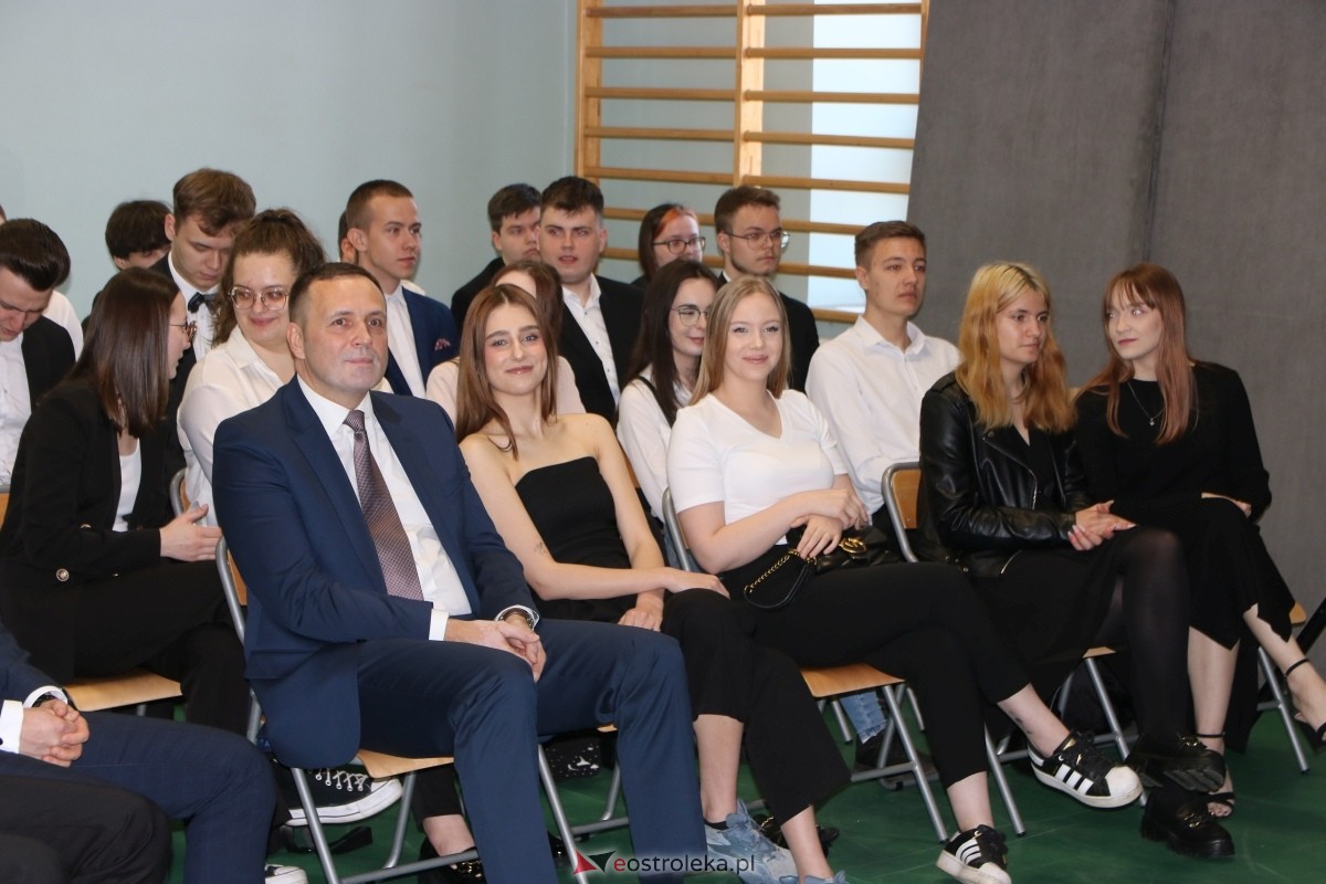 Zakończenie roku maturzystów w ZSZ Nr 1 w Ostrołęce [26.04.2024] - zdjęcie #31 - eOstroleka.pl
