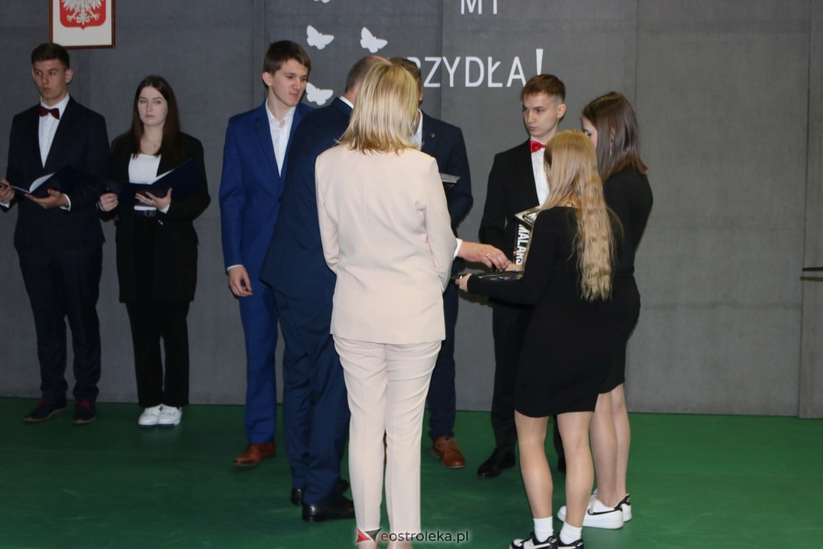 Zakończenie roku maturzystów w ZSZ Nr 1 w Ostrołęce [26.04.2024] - zdjęcie #28 - eOstroleka.pl
