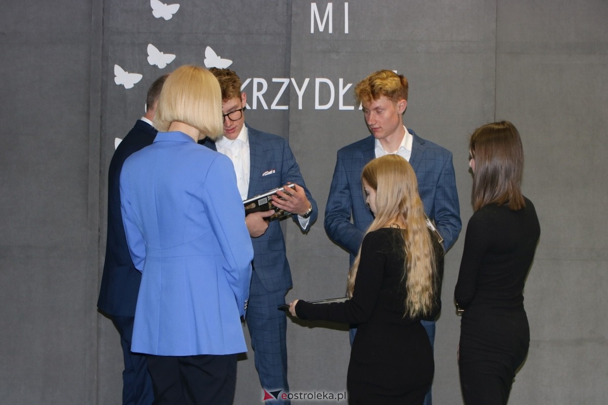 Zakończenie roku maturzystów w ZSZ Nr 1 w Ostrołęce [26.04.2024] - zdjęcie #21 - eOstroleka.pl