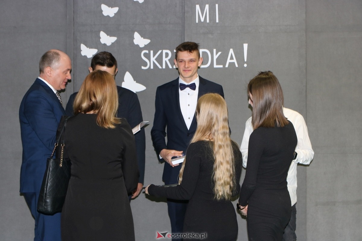 Zakończenie roku maturzystów w ZSZ Nr 1 w Ostrołęce [26.04.2024] - zdjęcie #16 - eOstroleka.pl