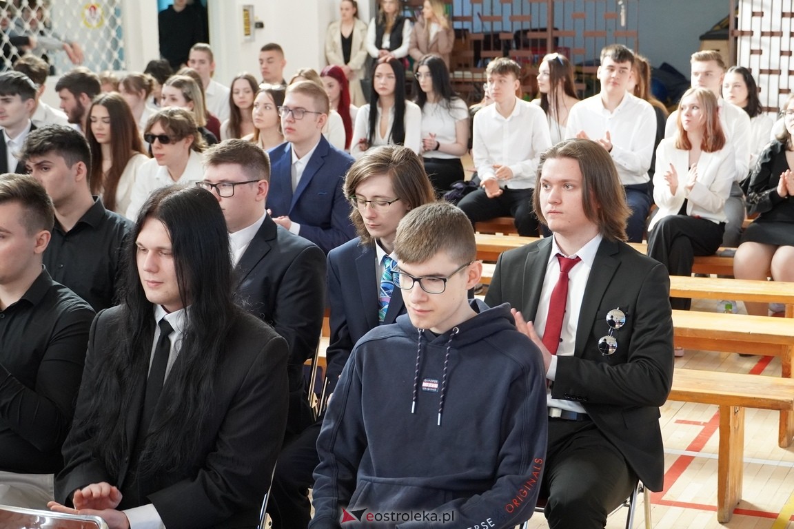 Zakończenie roku maturzystów w ZSZ Nr 3 w Ostrołęce [26.04.2024] - zdjęcie #20 - eOstroleka.pl