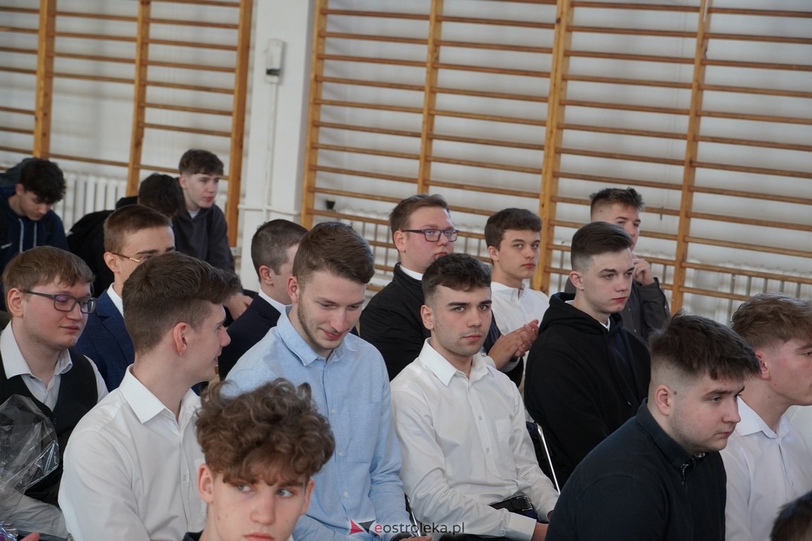 Zakończenie roku maturzystów w ZSZ Nr 3 w Ostrołęce [26.04.2024] - zdjęcie #48 - eOstroleka.pl