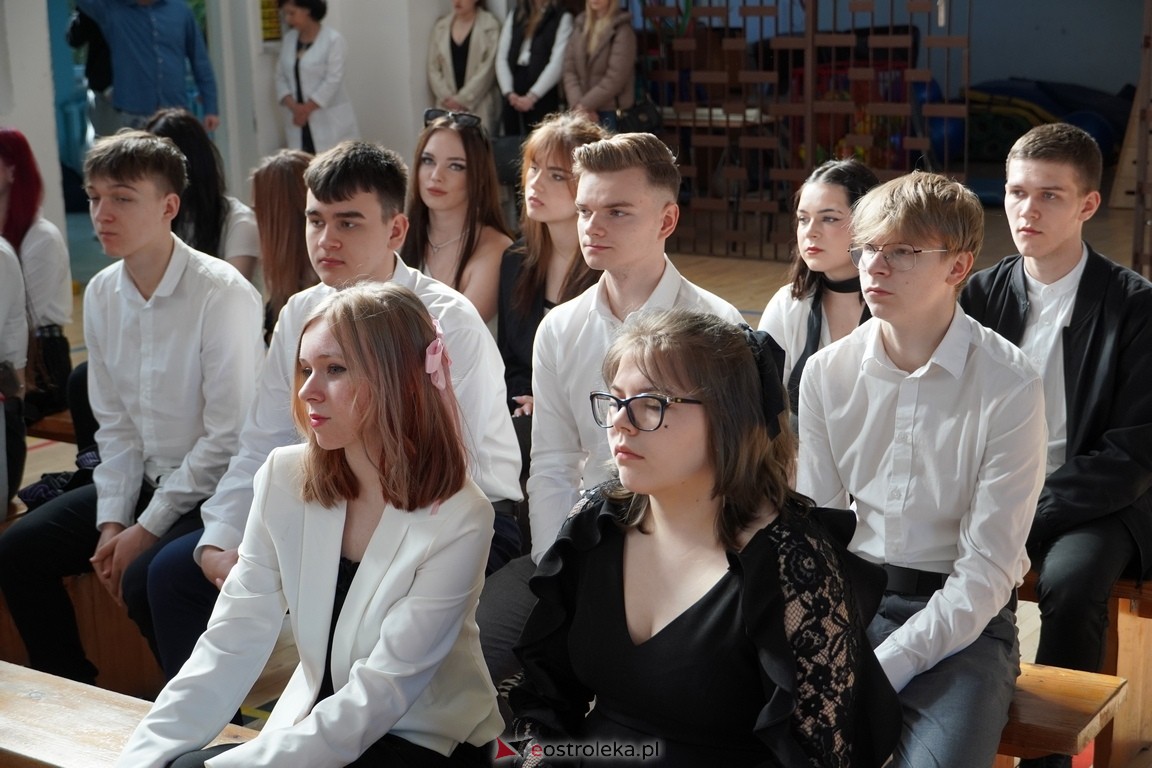 Zakończenie roku maturzystów w ZSZ Nr 3 w Ostrołęce [26.04.2024] - zdjęcie #33 - eOstroleka.pl