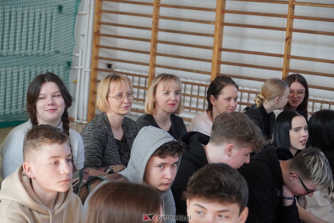 Zakończenie roku maturzystów w ZSZ Nr 3 w Ostrołęce [26.04.2024] - zdjęcie #32 - eOstroleka.pl