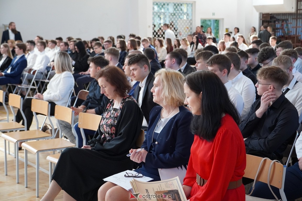 Zakończenie roku maturzystów w ZSZ Nr 3 w Ostrołęce [26.04.2024] - zdjęcie #27 - eOstroleka.pl